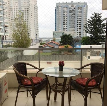 Oasis en Punta del Este a metros de playa Mansa,junto al Hotel Enjoy Piscina climatizada y vista al mar in Punta del Este