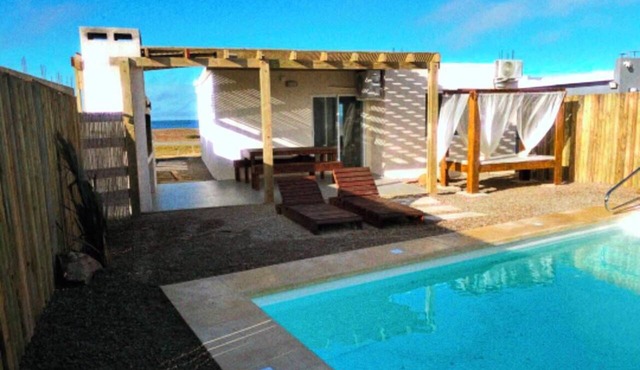 Oceanfront, heated pool, barbecue area, pet-friendly, relaxation and comfort in Punta Negra