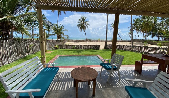 Os Navegantes - Casa Mar: On the beachfront.