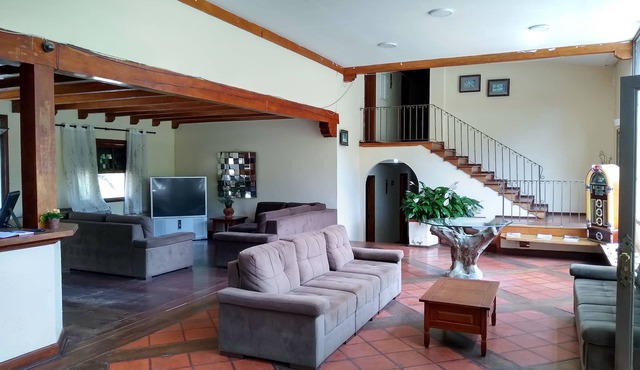 OYO Del Verde Hotel