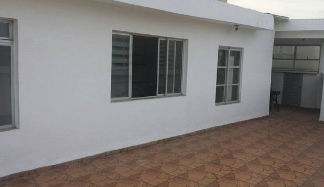 Penthouse with barbecue, one block from the beach. in Vila Tupi
