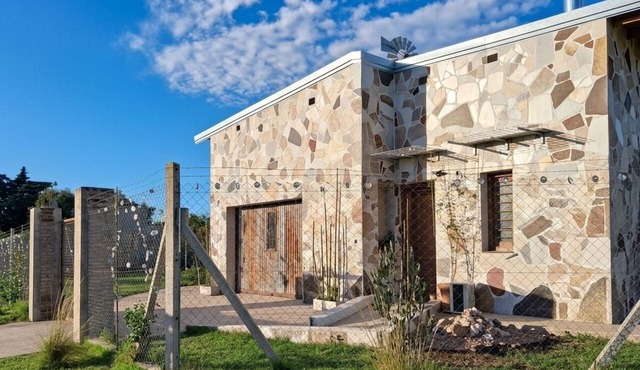 Pet-friendly house with a park and a fire pit · Breakfast in Luján