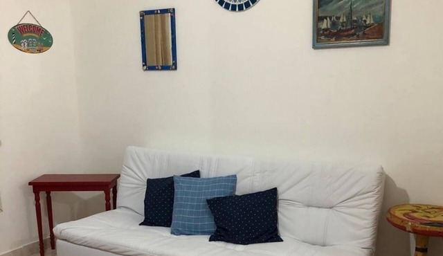 Pitangueiras, Guarujá, apartment 50 m from the beach, great location, Wi-Fi.