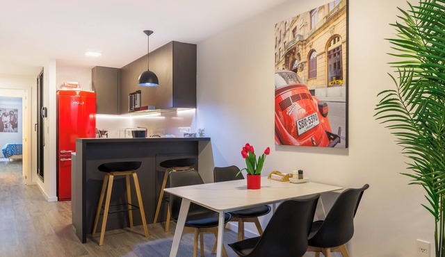 Pocitos Dúo Dulce 4 King Bedrooms, 4 Baths, 6 TVs, Patio, Pool, Gym, & Parking in Montevideo