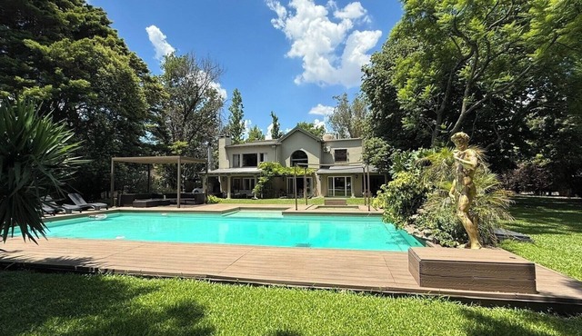 Premium house in Tigre with garden, pool, and hot
