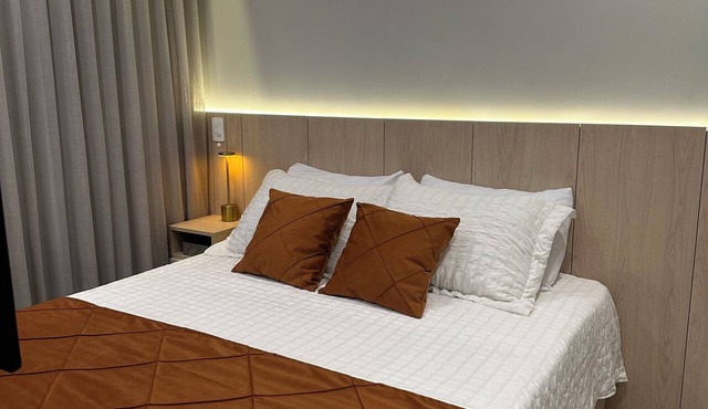 Premium Studio Near GRU Airport - Queen Bed & Rooftop Pool in Guarulhos