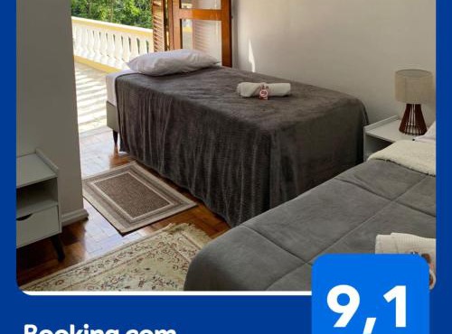 Quarto premiado com vista terraço 40m2 e banheiro ao lado em Petrópolis ! in Petrópolis