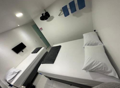 Quarto privativo com banheiro compartilhado em Pousada recém construída,a 500mts do pátio do forró