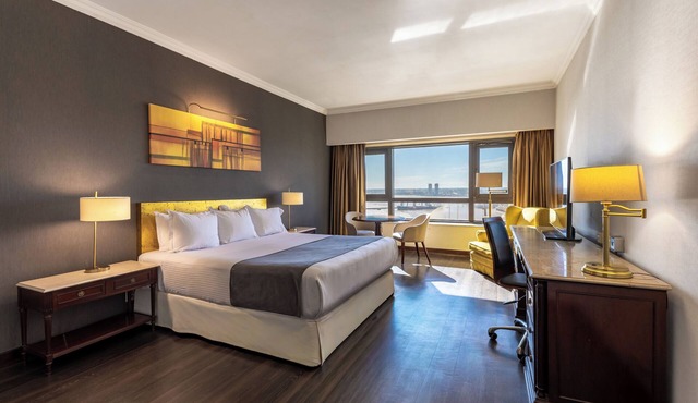Radisson Montevideo Victoria Plaza Hotel in Montevideo