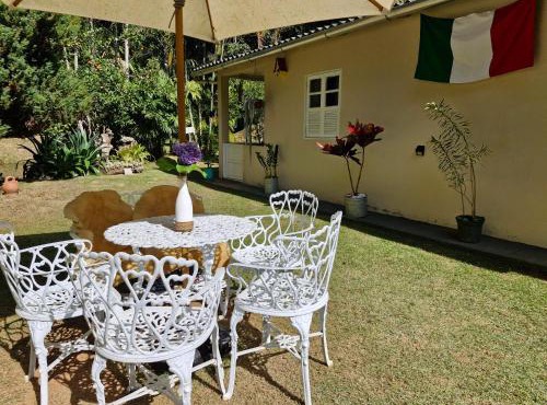 Refúgio Privativo e Acolhedor com Jardim e Fogo de Chão