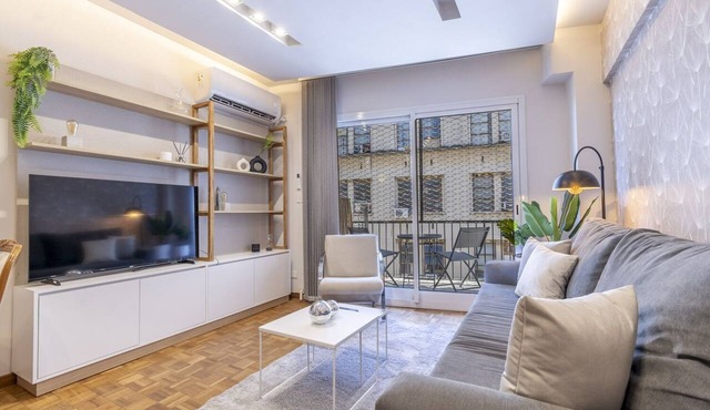 Renovated 2BR in Recoleta | Balcony & Smart Lock