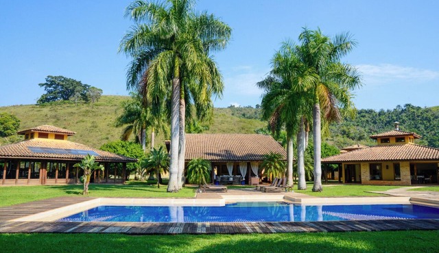 Reserva em Santa Branca 8 suítes hidro e academia
