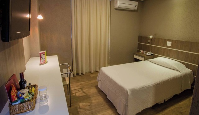 Sleek Single Room in Curitiba Ideal for Executives Seeking Work + Relax Balance in Paraná