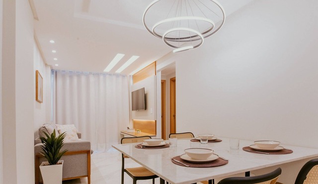 Sophisticated 3-bedroom apartment 100m from the sea on Praia do Morro beach.