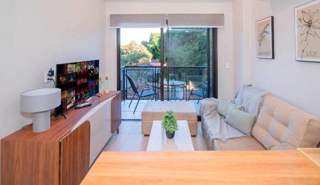 Spacious One-Bedroom Near Shopping and Dining