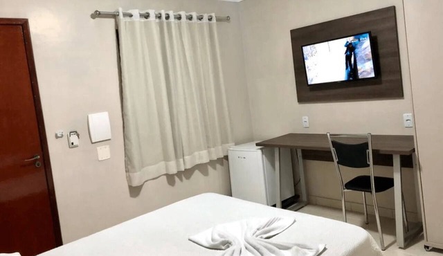 Standard Twin Base | Free Parking | Walk to Mercado Municipal & Waterfront Quay