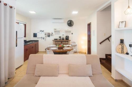 Stay in Style: Central Pipa Townhouse with Ocean View