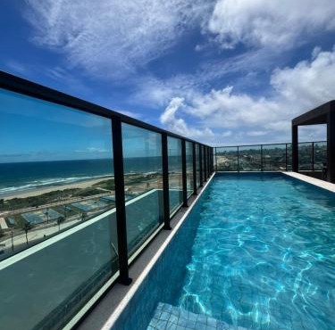 Studio na Orla de Salvador com piscina e garagem