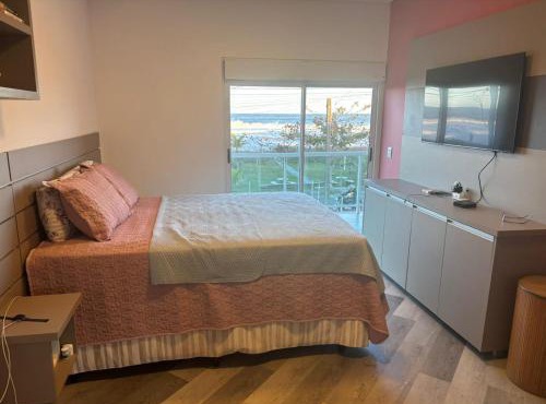 Triplex de Frente para o Mar com Piscina Privativa in Matinhos