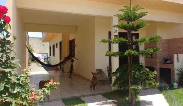 Um quarto em casa agradável