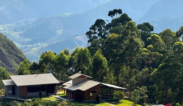 Valley Breeze Retreat with a View of the Valley