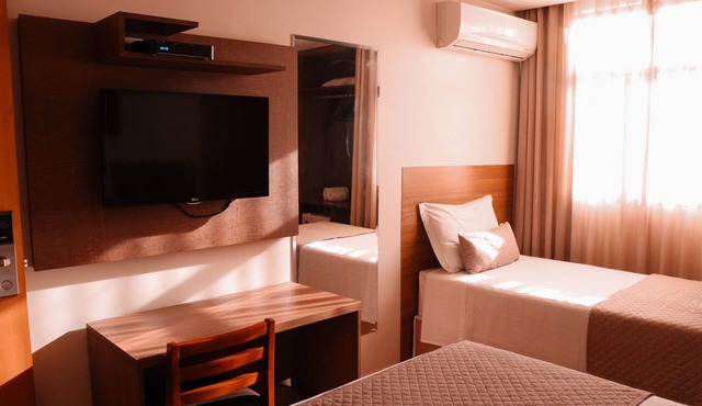 Vida Plaza Hotel