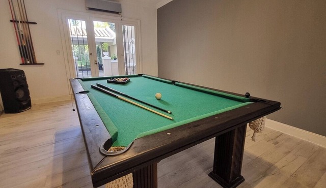 Your retreat with a pool and barbecue in Martinez