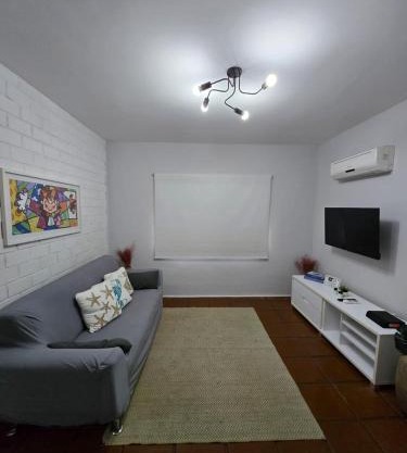 Apartamento no Guarujá Praia da Enseada para até 6 pessoas, com Ar Condicionado, a 350 metros - 5 minutos a pé