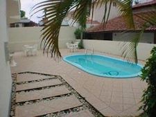 House with 8 suites and swimming pool at 80 meters from the sea in Jurere Internacional
