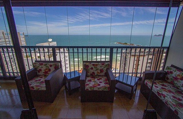 Spacious apartment with sea view in Guarujá