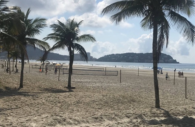 Super Spacious Apartment - 2 Bedrooms - Enseada - 250 meters from the beach.