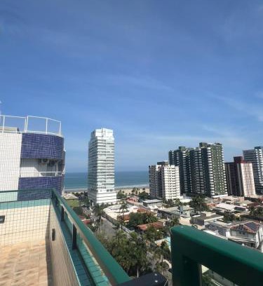 Canto do Forte Apartment | Aconchego no Canto do Forte - Ar Condicionados - Tvs Grandes - Wi-fi e Estacionamento Incluso!