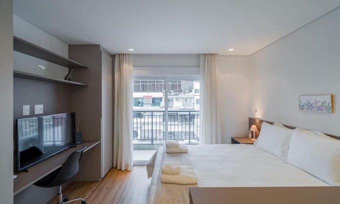 Central Zone Apartment | BHomy Bela Vista Completo e confortável APM1605