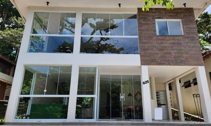 Parque Imperial House | Casa Praia e Serra: Condomínio Fechado e Contato com a Natureza, 5 min da Praia!