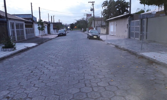 Mongagua House | Comfortable house, 300mts from the center, containing shower and barbecue in the yard