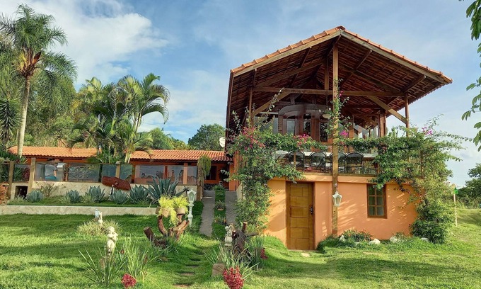 Aluminio House | Grandma Lola's Recanto for rent, swimming pool, glass gourmet kitchen, nature