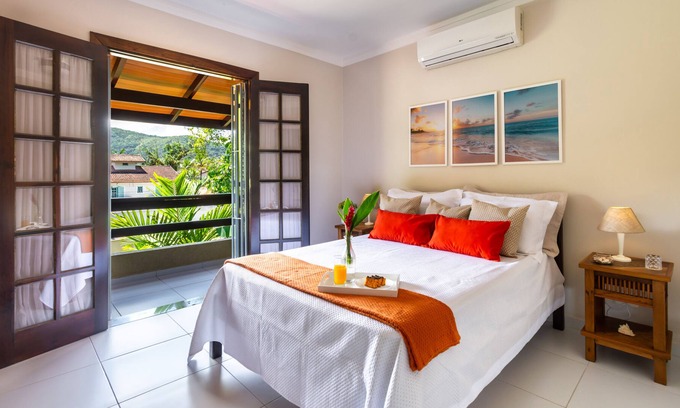 Juquehy House | JUQUEHY, Private Pool, 2 parking spaces, Wi-Fi -Route with Security