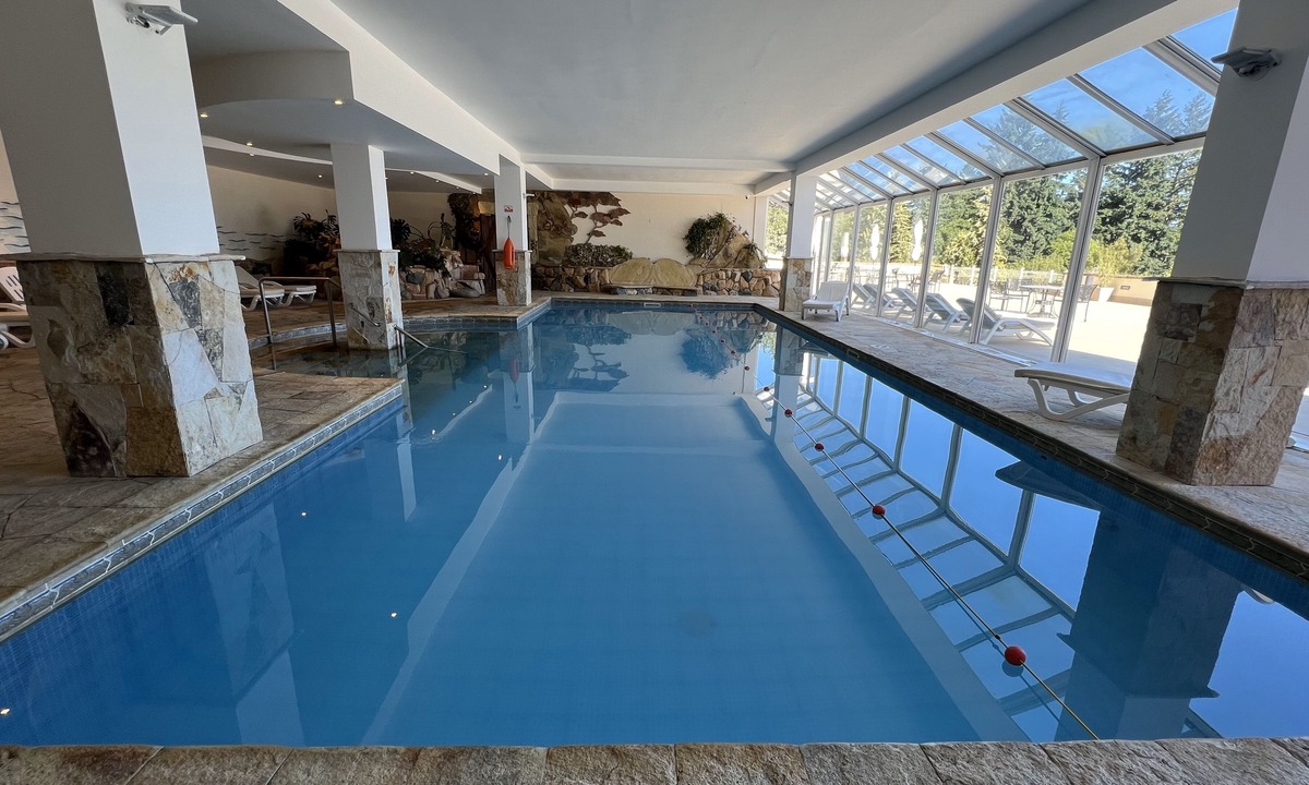 San Carlos de Bariloche Hotel | 2 Scenic Stays with Free Breakfast, Indoor Pool Access & Near Cerro Otto