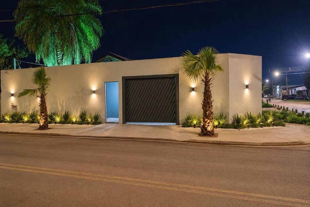 Centro Oeste House | Casa Inteira de 2 Quartos, Sala, Cozinha, Banheiro Com Garagem e Quintal Amplo