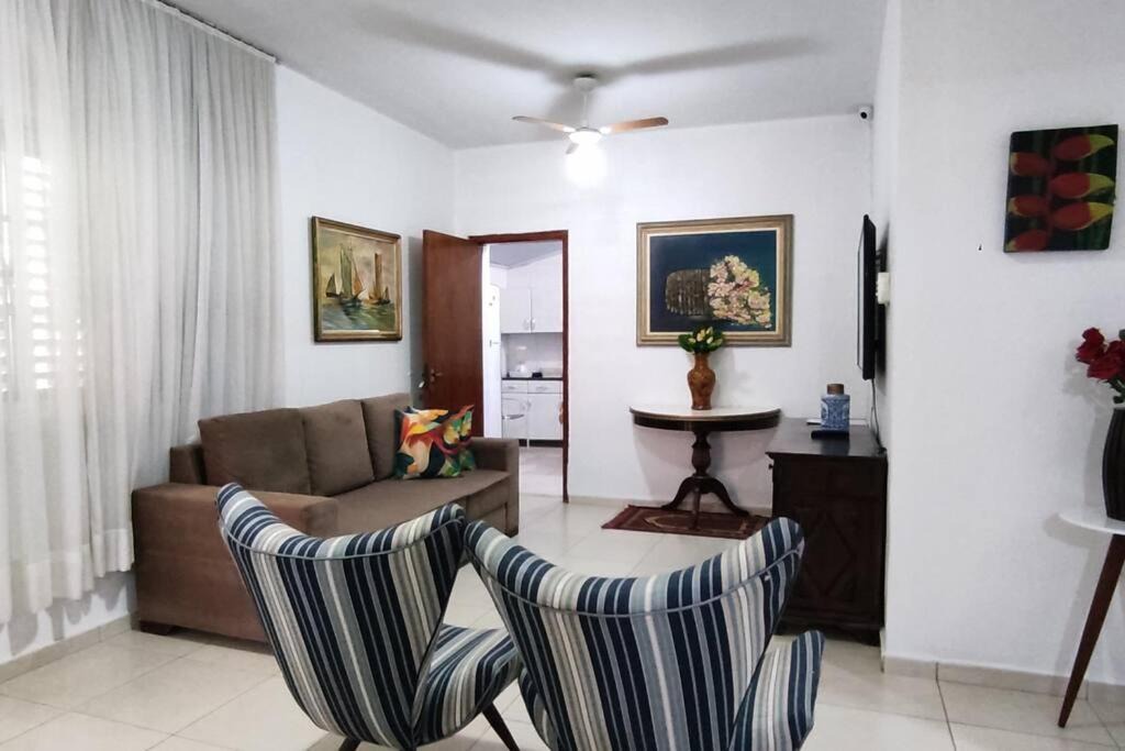 Goiania House | Casa da vovó, 3 quartos, jardim e 2 vagas de garagem