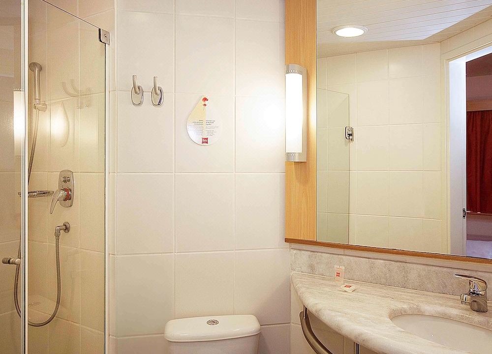 Photo of Bathroom in Saraiva