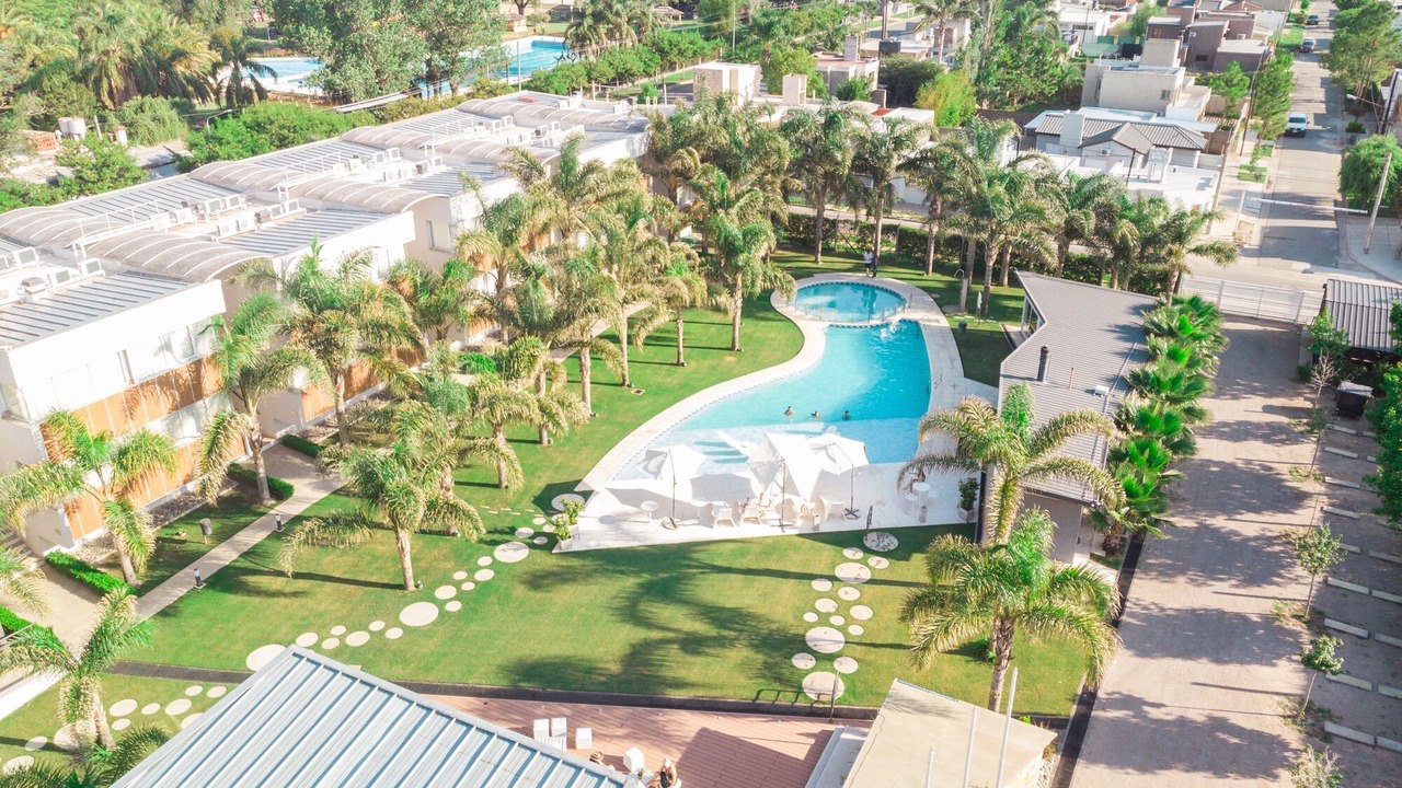 Photo of Outdoor in Leones