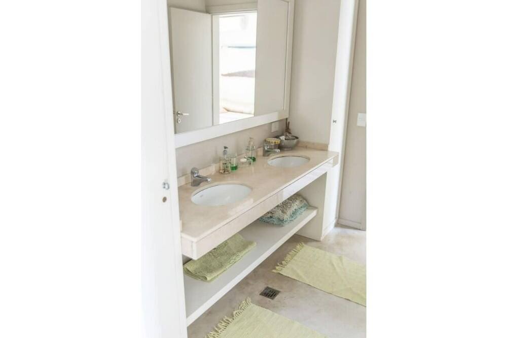 Photo of Bathroom in Carilo