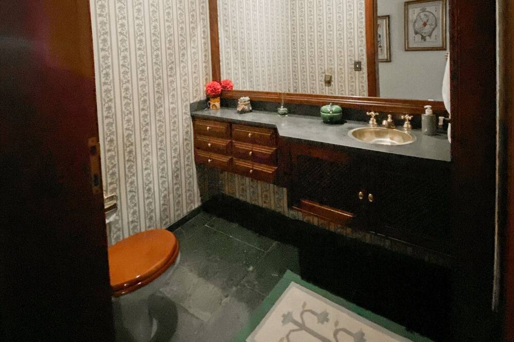 Photo of Bathroom in Carapicuiba