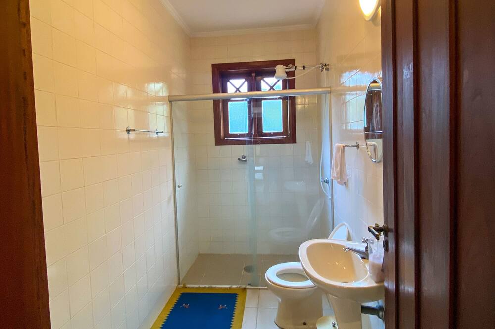 Photo of Bathroom in Carapicuiba