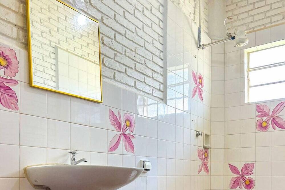 Photo of Bathroom in Holambra
