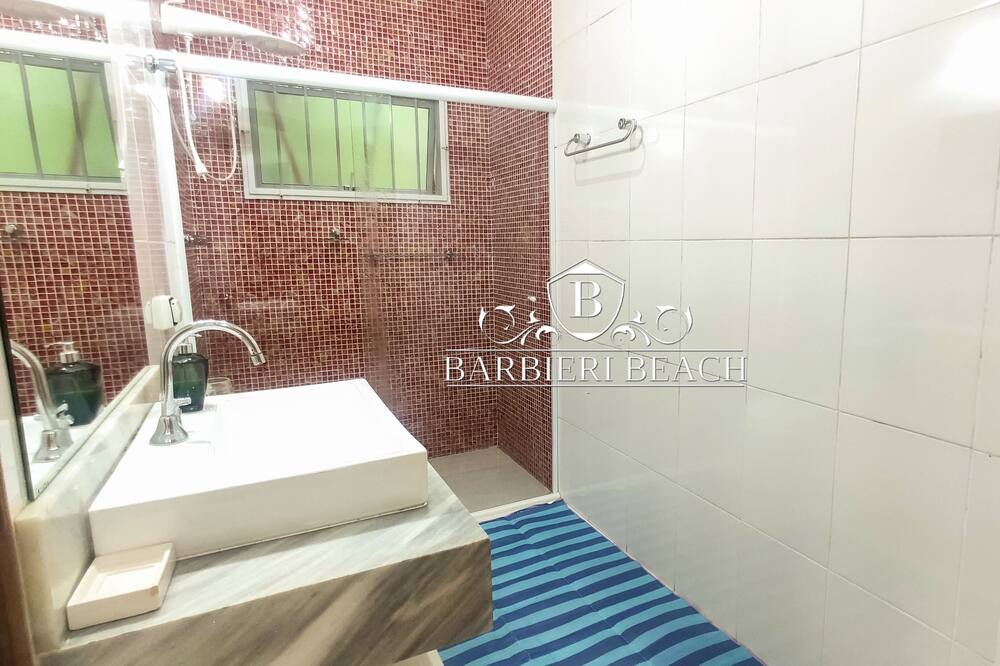 Photo of Bathroom in Costa do Sol