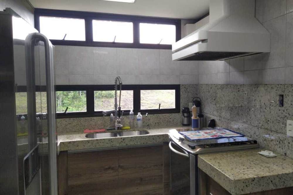 Photo of Kitchen in Jardim Mar e Ceu