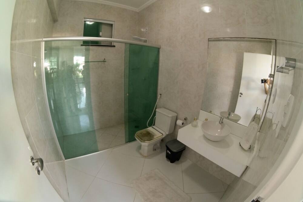 Photo of Bathroom in Aruana