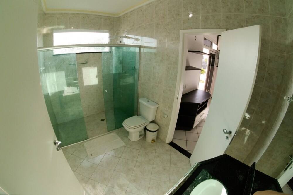 Photo of Bathroom in Aruana
